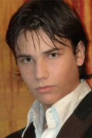 Matteo Urzia as Roberto