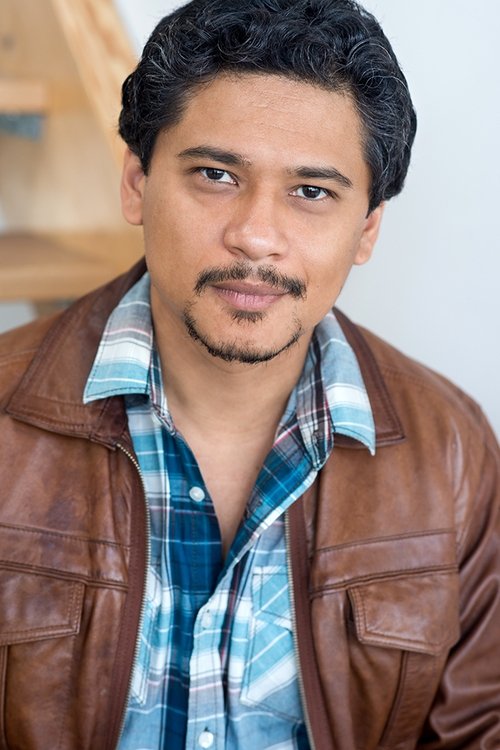 Jorge-Luis Pallo as Detective Ramirez