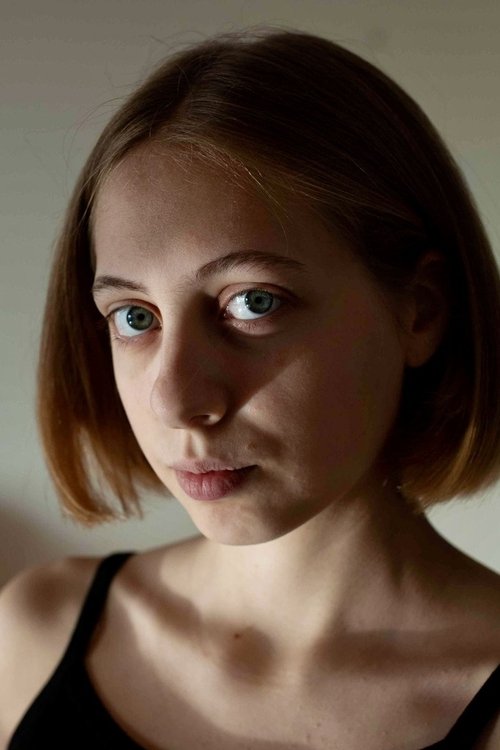 Pauline Scoupe-Fournier as La petite soeur de Jojo