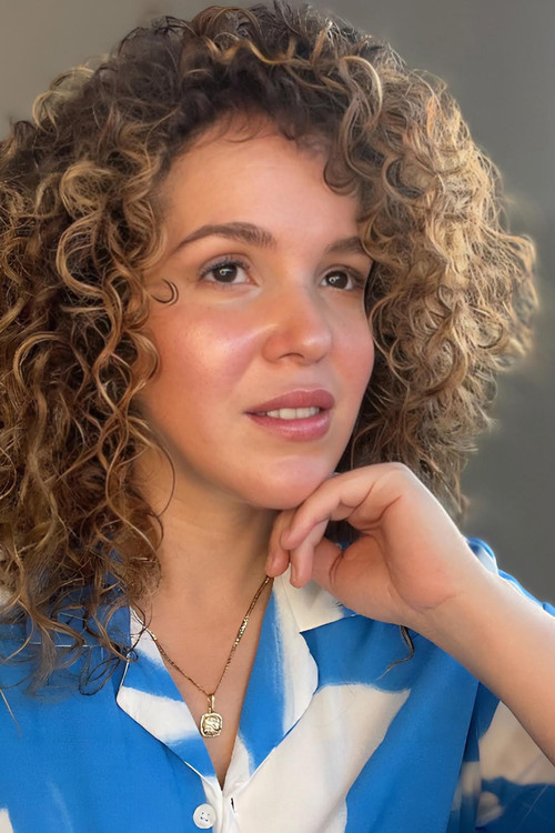 Olga Valdez as Carrie