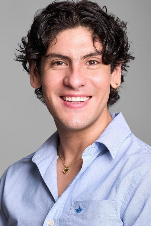 Rodrigo Suárez as Gustavo