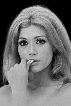 Marília Branco as Lea