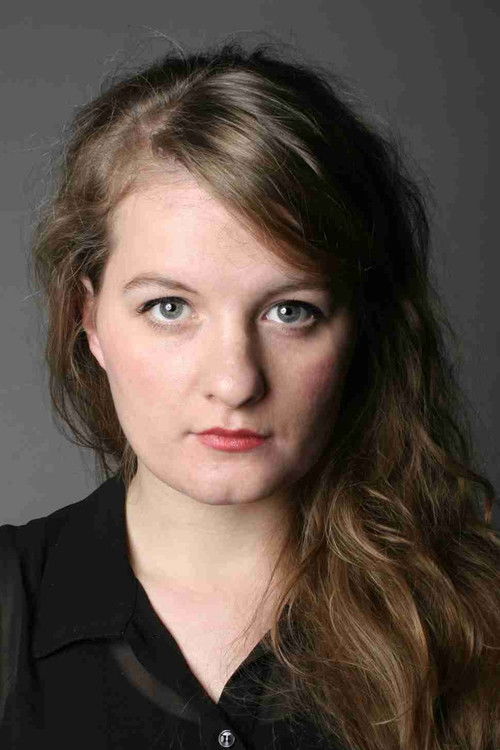 Eva van Gessel as Lillian