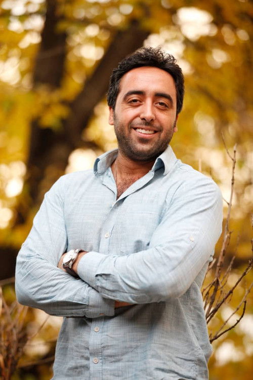 Hesam Khalilnejad as Reza
