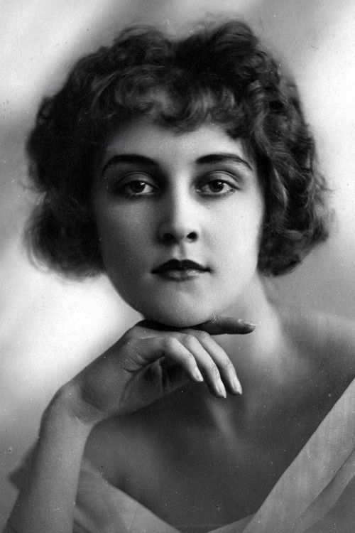 Elga Brink as Vera, seine Frau