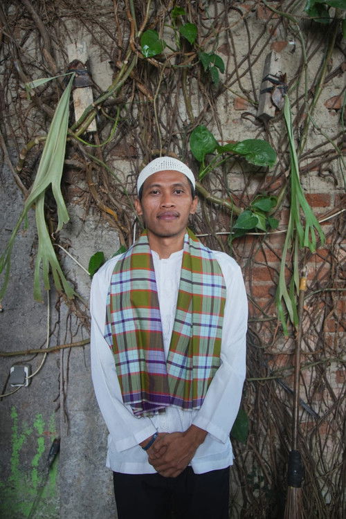 Yuda Juanda as Eteng