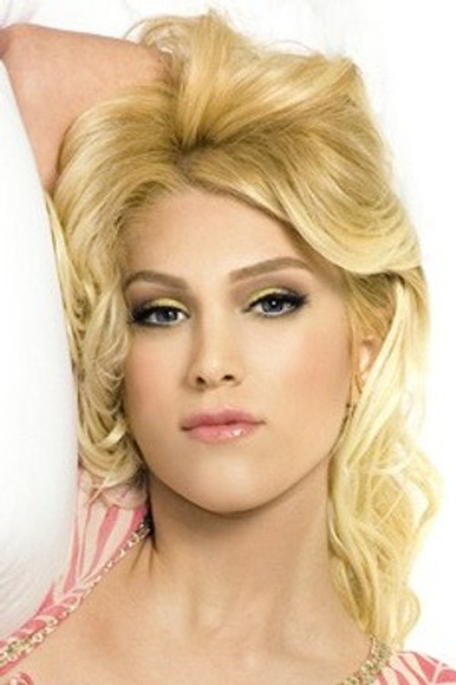 Hazel Atasever as Pelin