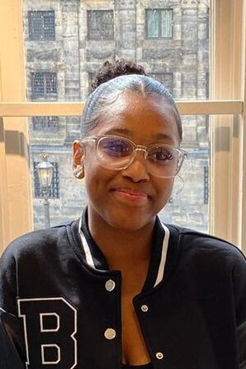 Jeraily Hooten as Janell