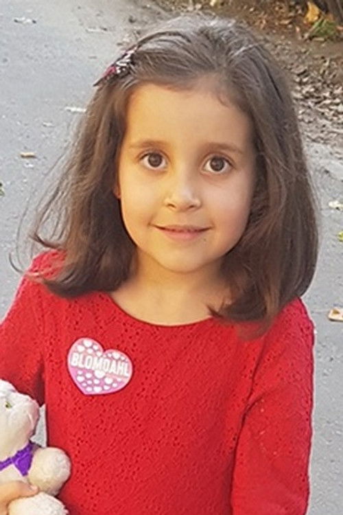 Lena Hamouda as Lena (child)