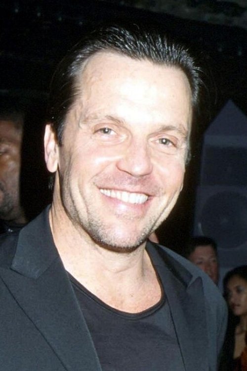 Roger Wilson as Richie Valente