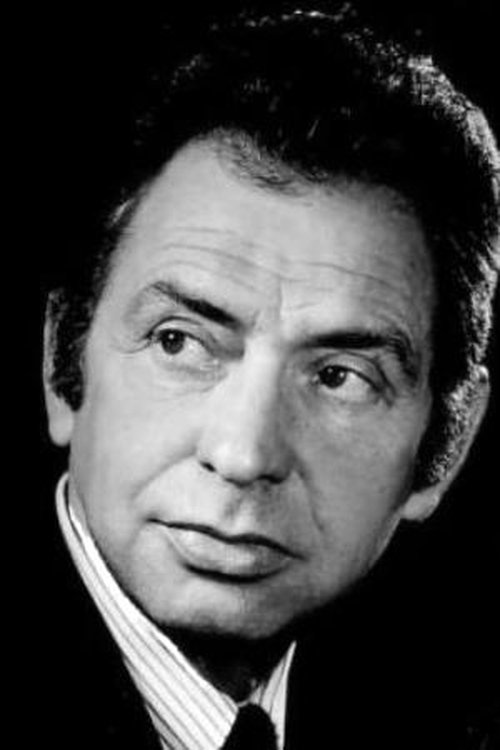 Alfred Vohrer as Polizist