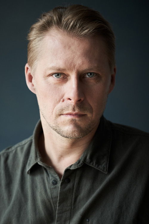 Tambet Tuisk as Alfred Vint