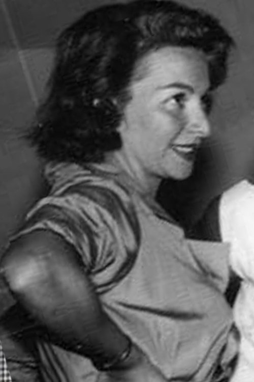 Violeta Antier as Lilian Larsen