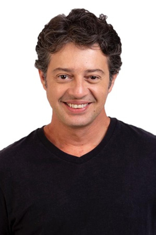 Aldo Perrota as Professor Gilberto