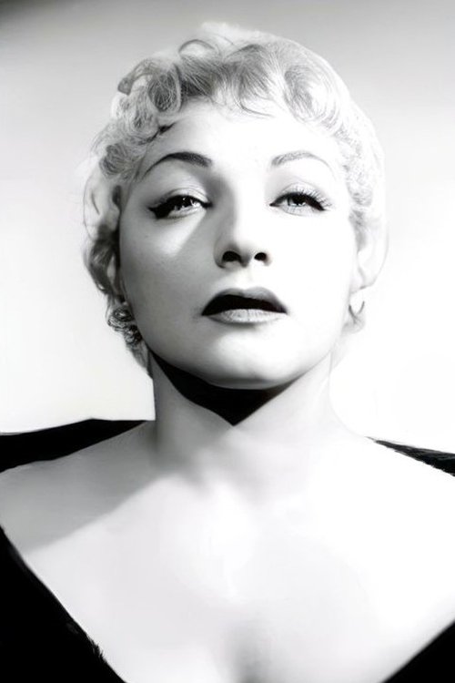 Sara Guasch as Elvira