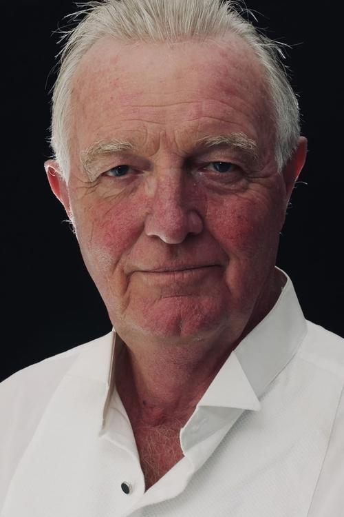 Oliver Page as Lunar