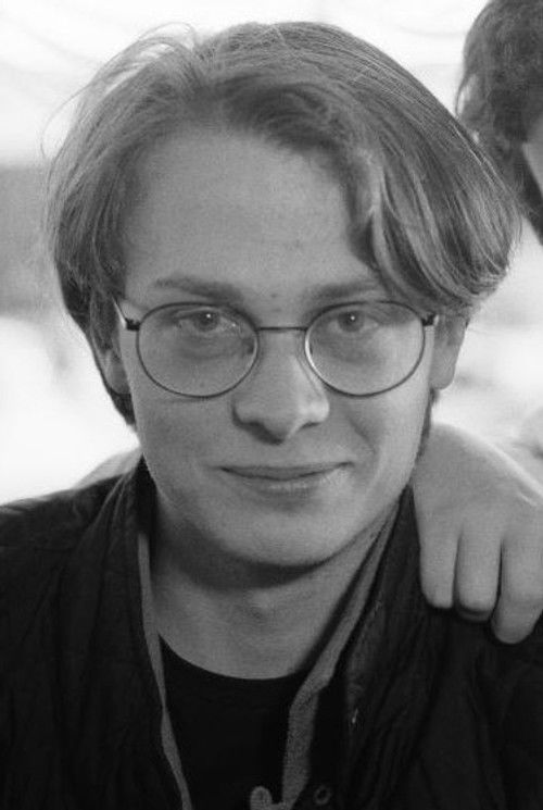 Miro Hannah-Smith as Extra