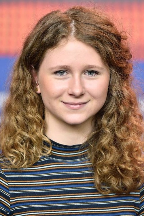 Martha Sofie Wallstrøm Hansen as Freja