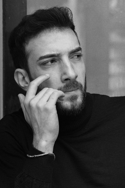 Ziya Sudançıkmaz as Ömer