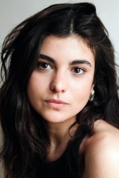 Léa Léviant as Mika