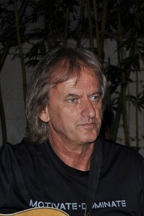 Radu Goldiș as Mihai