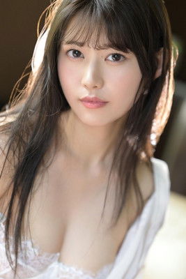 Ria Aise as Actress #8