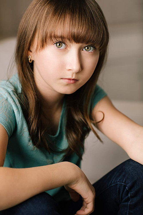 Nevis Unipan as Young Esme