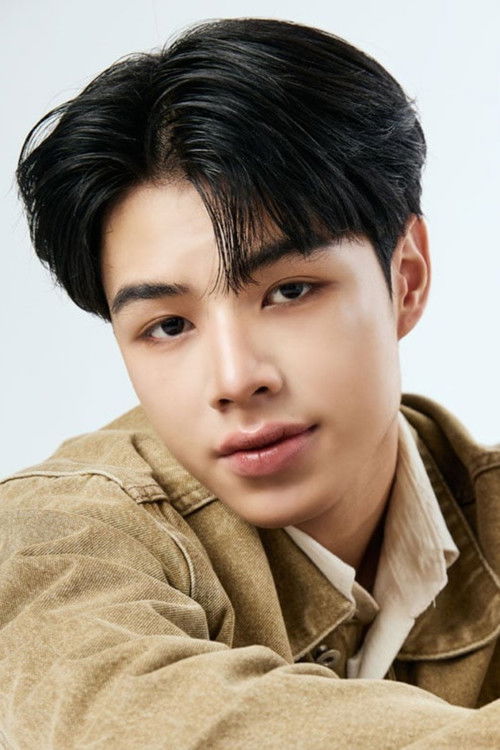 Ochiris Suwanacheep as Self - Contestant