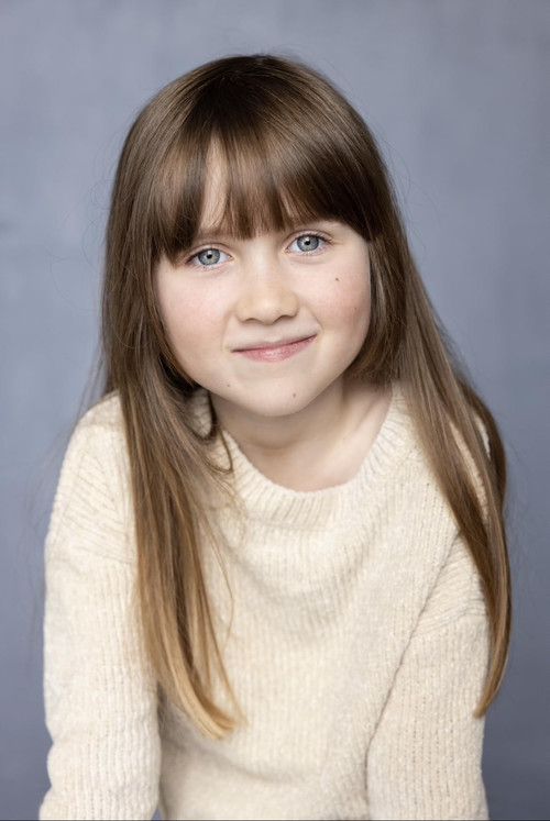 Ruby Dawn Hall as Evie Walters