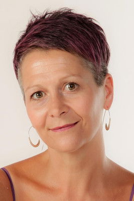 Nana Stapelberg as Gloria Haasbroek