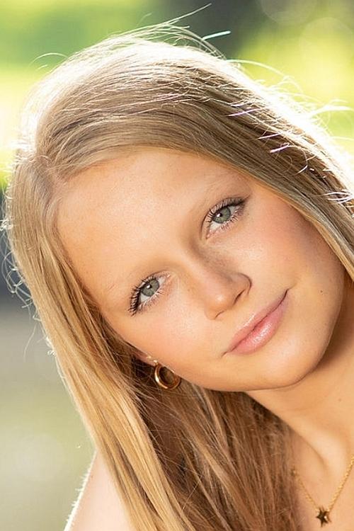 Aubrey Stevens as Jenny