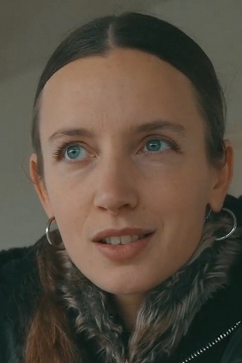 Mercedes Dassy as Valérie