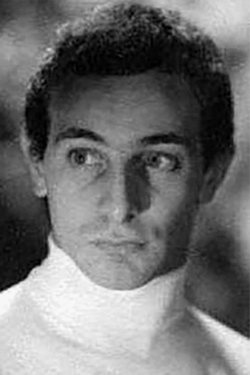 Horacio Taicher as El Ruso