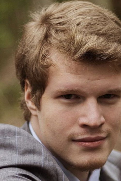 Frederico Bonalume Meister as Dr. Emanuel Vasquez