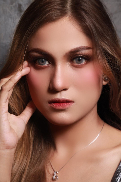 Evelyn Aurora as Jane