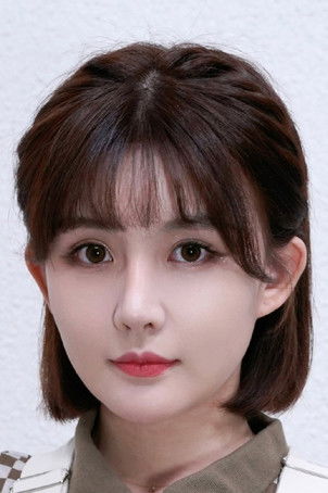 Huang Nuan Nuan as 吴绿