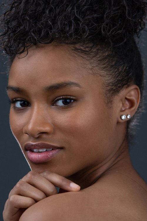 Leesie Pinto as Leslie Walters