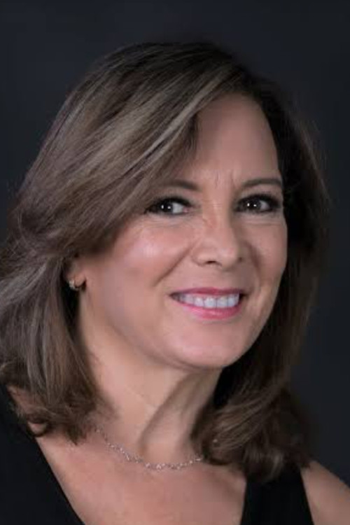 Roxana Saucedo as Maria Elena