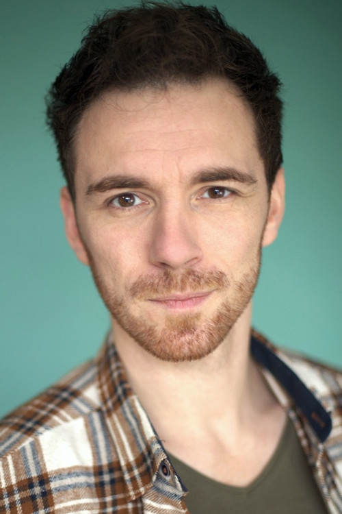 Cyril Pinero as L'agent immobilier