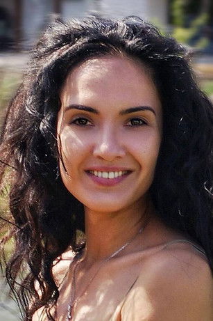 Iryna Nikitina as Anna