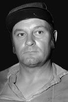 Eddy Chandler as Police Sergeant (Uncredited)