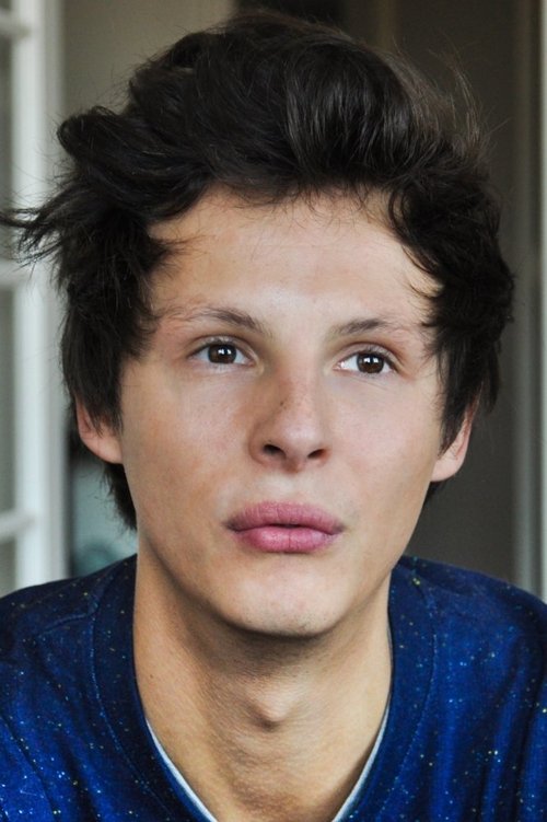 Marouan Iddoub as Le pianiste à succès