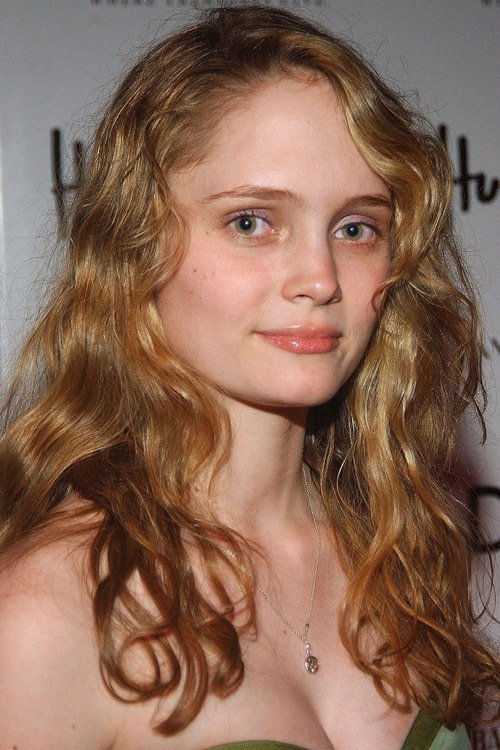 Halley Wegryn Gross as Sarah