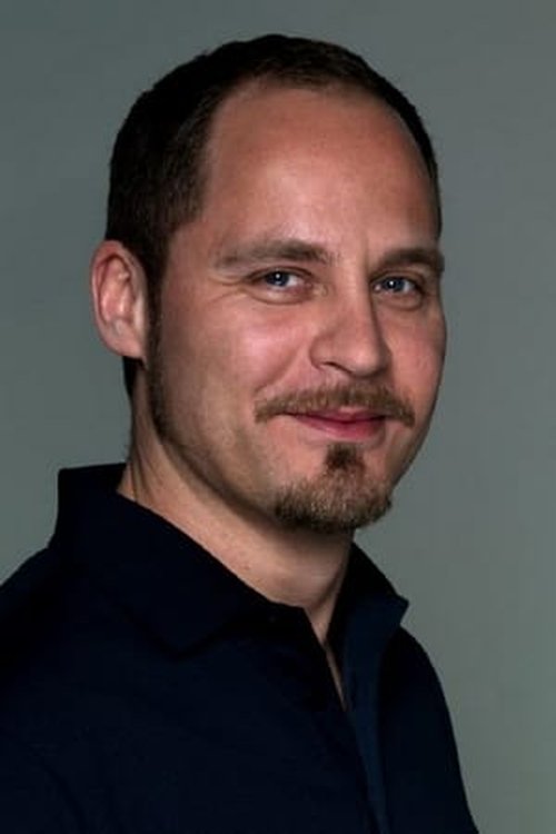 Vegar Hoel as Roy Andersen