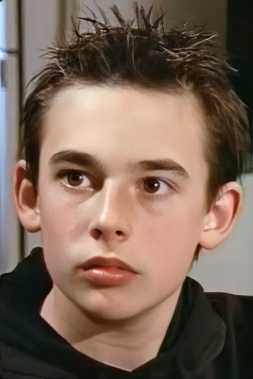 Luke O'Loughlin as Charles 'Chuck' Finn