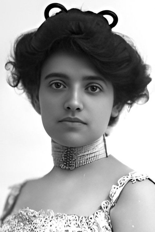 Bijou Fernandez as Valerie