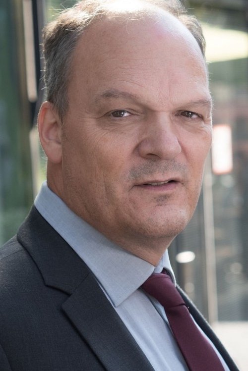 Christoph Hilger as Beamter Riegel