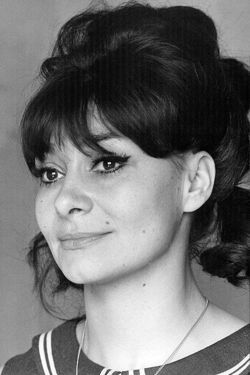 Anne Wartel as Monique Sudre, dite : "Mona". L'amie de travail de Laurence