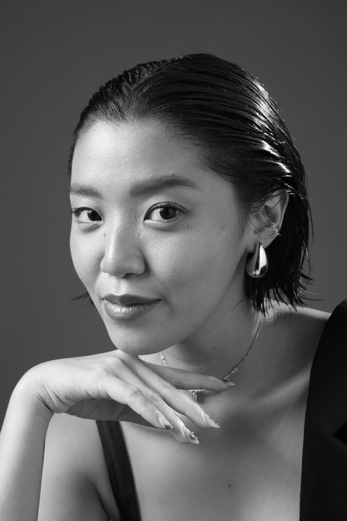 Naomi Christy as Geisha