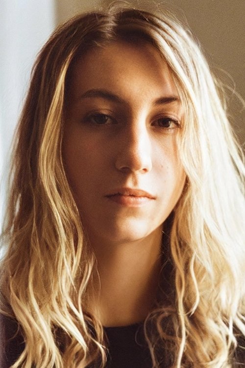 Alice Maio Mackay as Alyssa